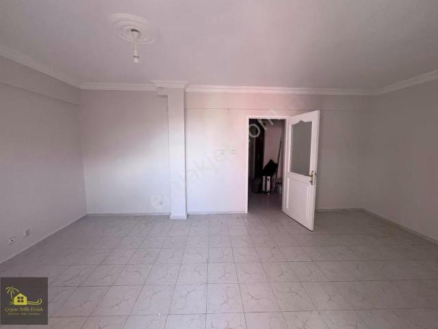 Çeşme Merkezde Satılık 3+1 Daire Çarşıya Yakın, Balkonlu