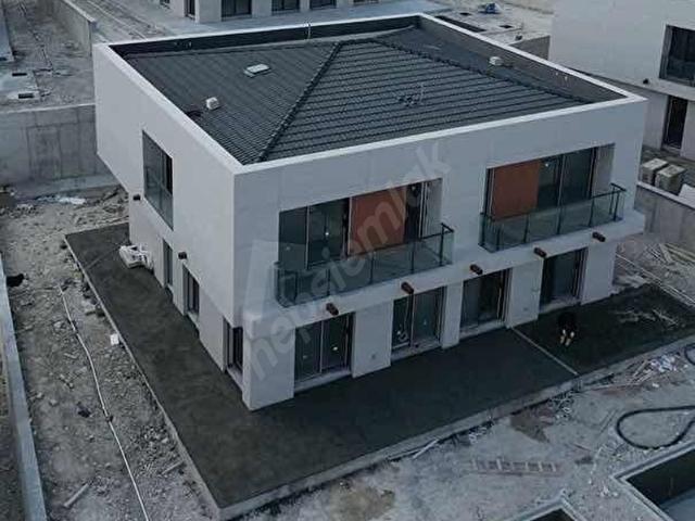 ÇEŞME NİF COURT VİLLALARINDA 4+2 MÜSTAKİL HAVUZLU VİLLA