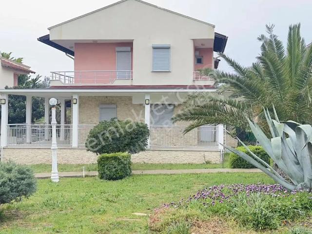 Çeşme Ovacık'ta Denize 150 M Site İçinde 3+1 Satılık Villa