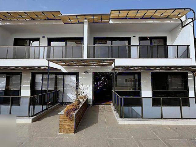 Çeşme Ayasaranda Satılık Deniz Manzaralı ve Teraslı 2+1 Rezidans