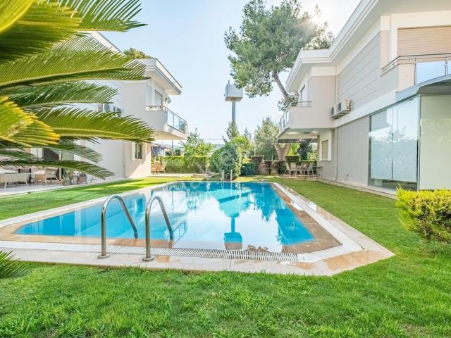 Çeşme Alaçatı Çamlıkyol Muhteşem Konumda Satılık Lüks Villa