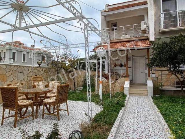 Çeşme Alaçatı'da Satılık 3+1 Bahçeli Villa Muhteşem Konum