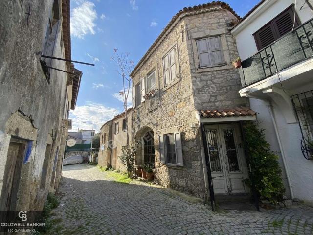 Çeşme Alaçatı Hacımemiş'te 3+1 Satılık 2 Katlı Eski Rum Evi