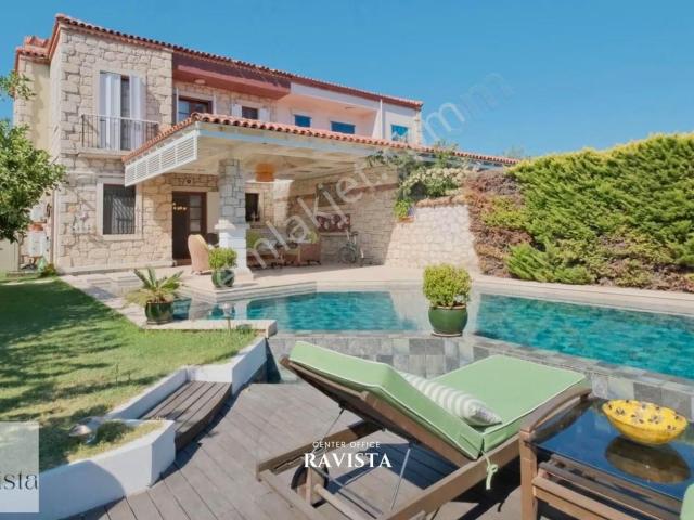 Çeşme Alaçatı Havuzlu Taş Mimari Full Eşyalı Satılık Lüks Villa
