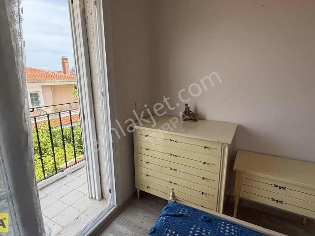 Çeşme Alaçatı Mahallesi 4+1 Eşyalı Havuzlu Villa