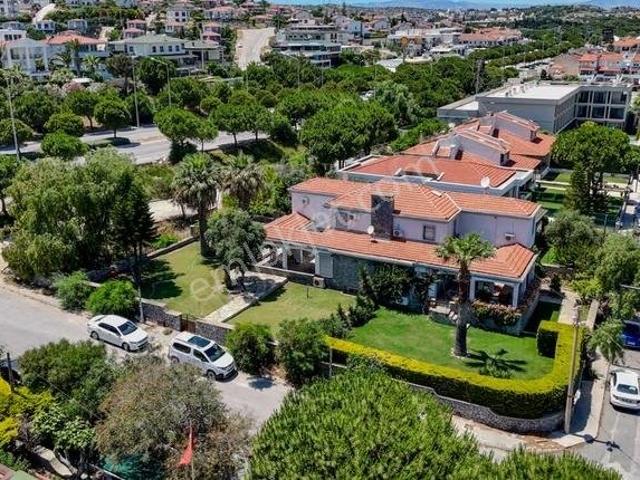 Çeşme Boyalık Ta Prestijli Yaşam 4+1 Satılık Tripleks Villa