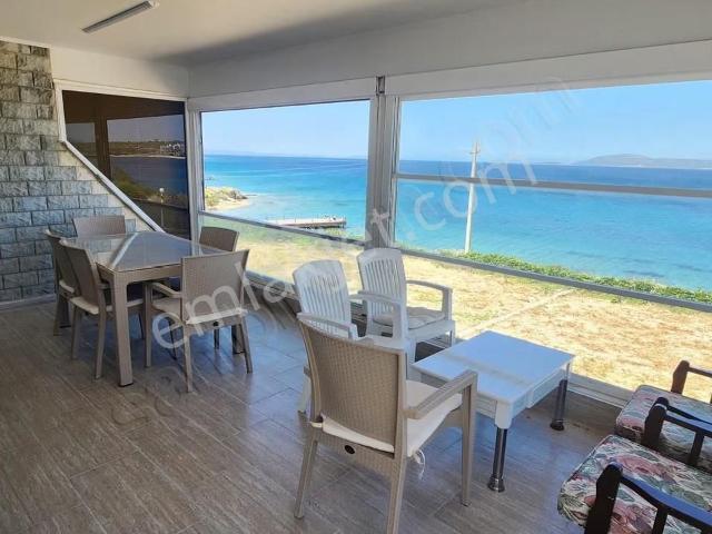Çeşme Cumhuriyet Mah. Denize 20 Adım Satılık Villa