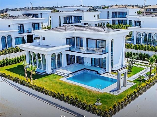 Çeşme Dalyan da Kusursuz Kaliteli Özel Tasarım Lüks Villalar