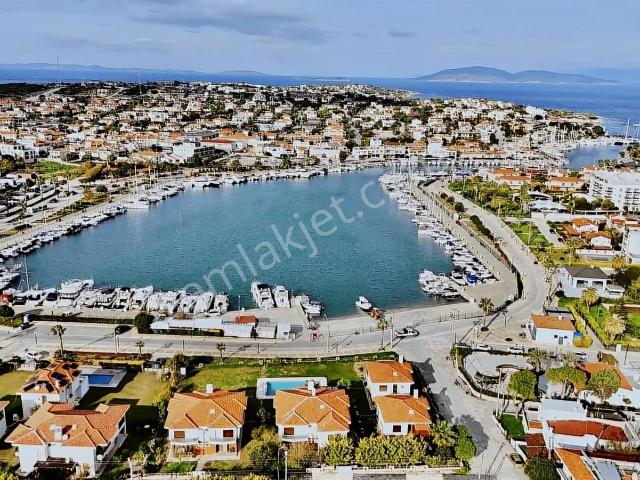 Çeşme Dalyan Marina'ya Sıfır 3+1 Dublex Site İçerisin'de Villa