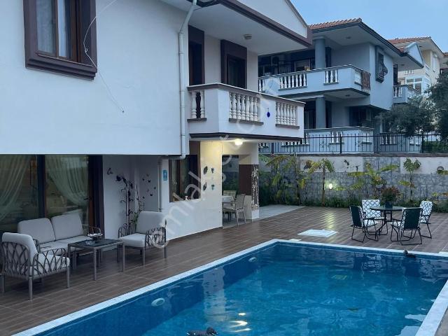 Çeşme Dalyan Marina Yakını Kiralık Sezonluk/aylık Müstakil Havuzlu Villa