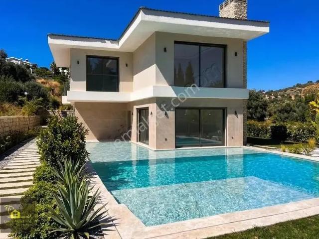 Çeşme Dalyan'da Müstakil Villa, 635m² Arsa, 5+1, Havuzlu