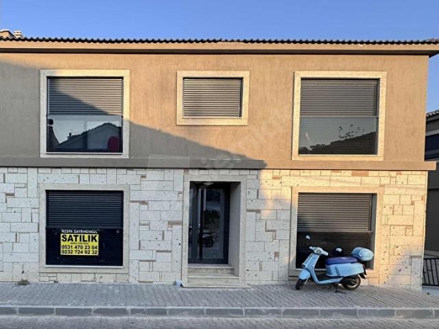 ÇEŞME DALYAN'DA MARİNA YAKINI SATILIK DUBLEKS BAHÇELİ DAİRE