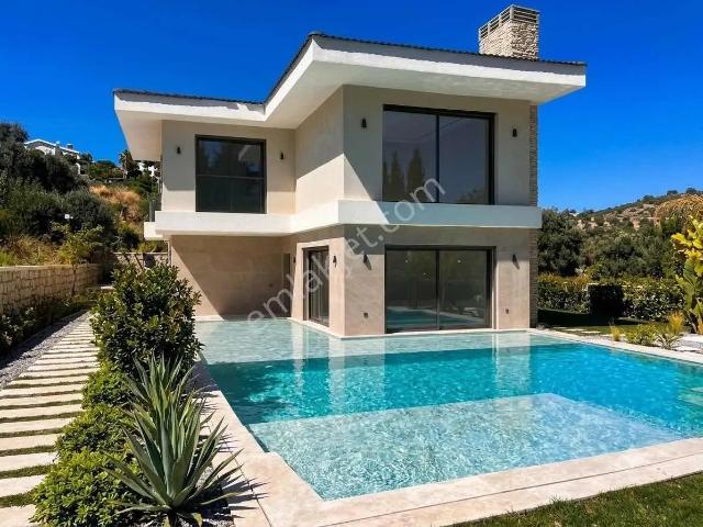 Çeşme Dalyanda Satılık Tek Müstakil 635m2 Arsa İçerisinde Villa