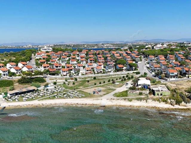 Çeşme Dalyanköy'de Özel Plajlı Müstakil Villa