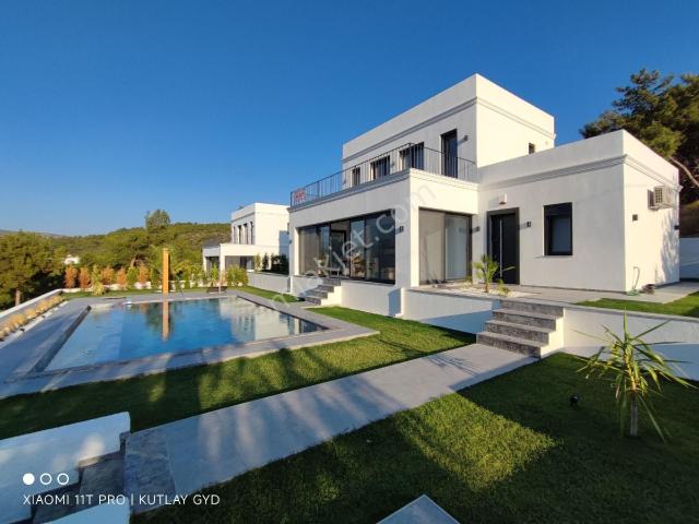 Çeşme Germiyan Mh Satılık Müstakil Deniz Manzaralı 3+1 Villa
