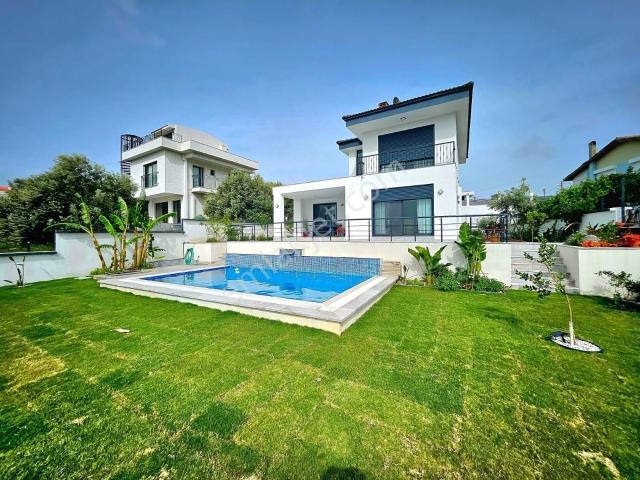 Çeşme Germiyan'da 3+1 Havuzlu Full Deniz Manzaralı Dubleks Villa