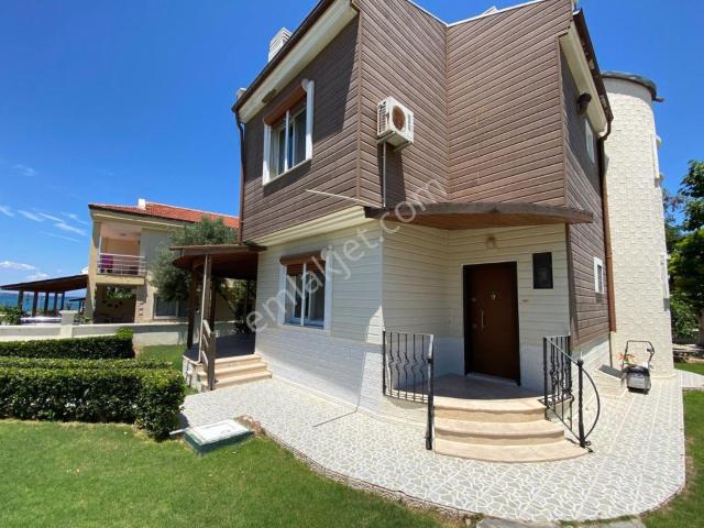Çeşme Şifne Yalıda 5+1 Kiralık Denize 30mt. Tam Müstakil
