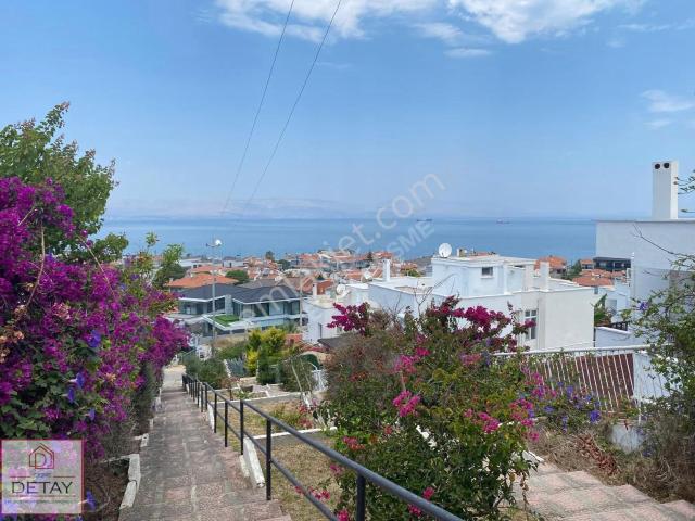 Çeşme Çiftlik'te Deniz Manzaralı 2+1 Satılık Villa