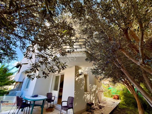 Çeşme Çiftlikte 4+1 Eşyalı Kiralık Tripleks Villa