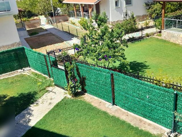 Çeşme Ildır Termal Kent Sitesi'nde Geniş Bahçeli Villa