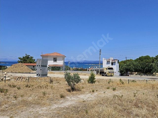 ÇEŞME ILDIR'DA DENİZE YAKIN KONUMDA DENİZ MANZARALI SATILIK 617 M2 DUBLEKS KONUT İMARLI DEĞERLİ ARSA