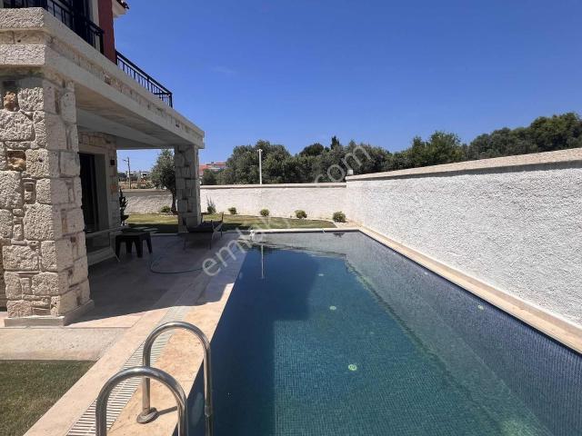 Çeşme Reisdere'de 4+1 Özel Havuzlu Müstakil Kiralık Villa