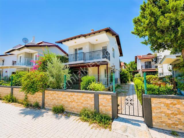 Çeşmealtı'nda Kiralık 4+1 Müstakil Tripleks Villa