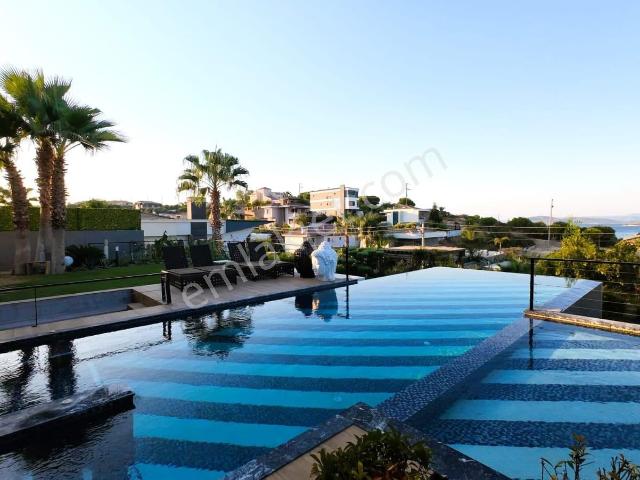 Çeşmede Exclusive Luxury Benzersiz Sakızkoy Manzaralı Villa