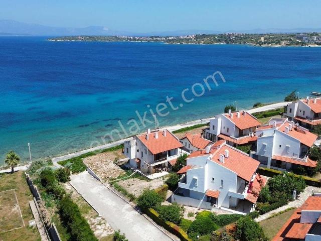 Çeşme'de Site İçinde Deniz Manzaralı 4+1 Villa
