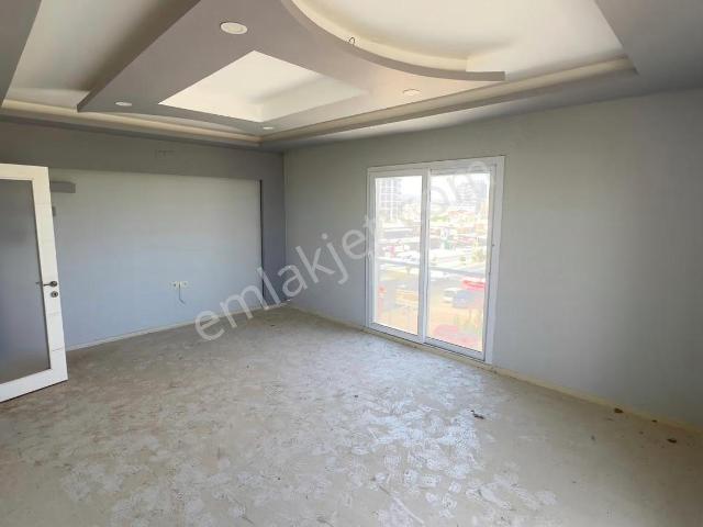Çeşmeli'de Ana Cadde Üzerinde 3+1 Bakımlı 3+1 Satılık Daire
