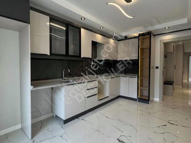 Eı çamlıca Mah Birlik Cd Yakını Ebeveyn Banyo Giyinme Odalı 2+1