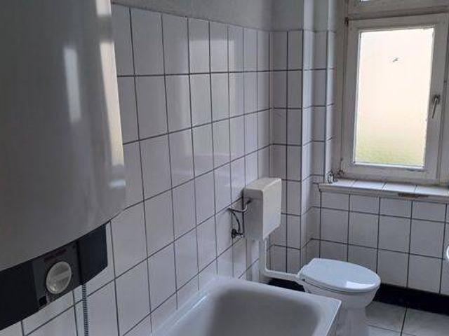E Holsterhausen: Leerstehende 2 Zimmer Wohnung mit Balkon