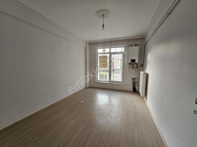 Eğitimciler Caddesi Yakını Geniş Ve Ferah Kiralık Apart