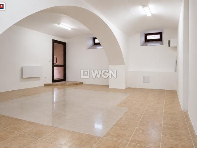 Lokal usługowy 54 m² z parkingiem, gotowy do działalności