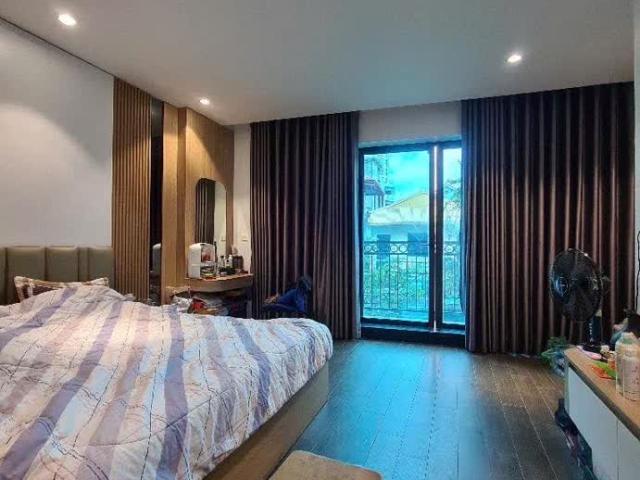 Đê La Thành 42m 15,5 Tỷ Ô Tô Qua Nhà, Ngõ Thông, Kinh Doanh, Thang Máy, 20m Ra Phố