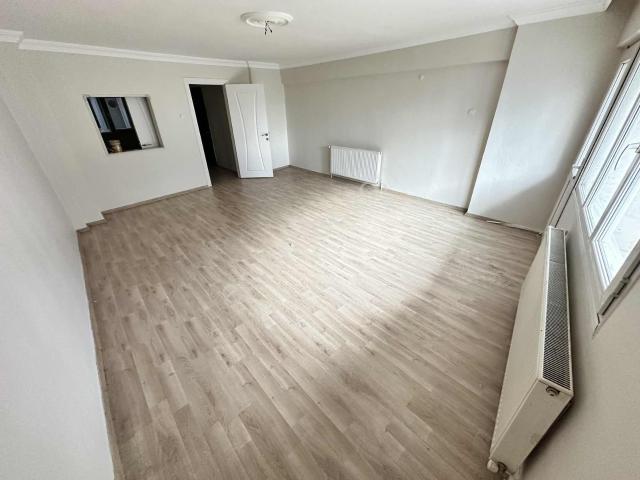 Eşrefpaşa Caddesi 3+1 130 M2 Asansörlü Satılık Daire