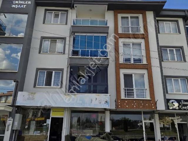 eşrefpaşa Mahallesi'nde Cadde Üstünde Satılık 3+1 Daire