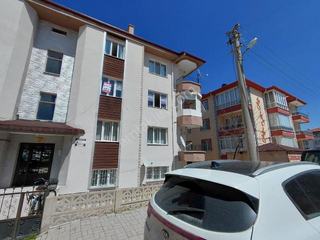 Eşrefpaşa Mahallesinde Satılık Ara Kat Daire 130m2