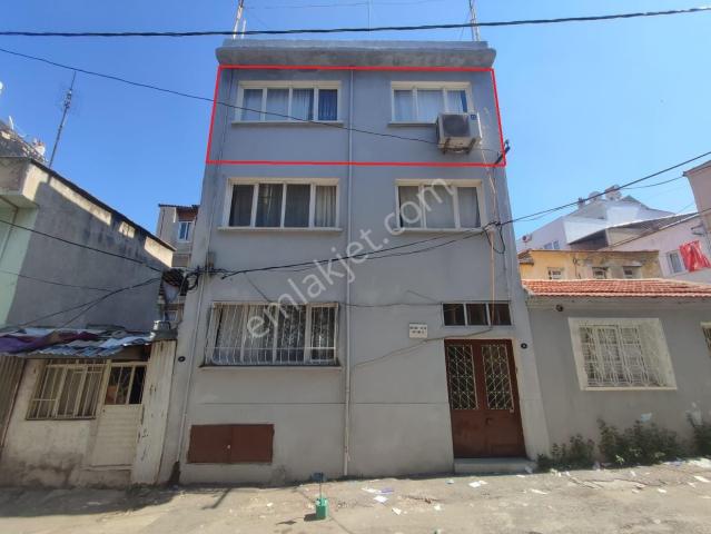 Eşrefpaşa Merkez'de 2+1 Büyük Teraslı Deniz Manzaralı 70 M2 Satılık Daire