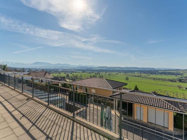 E troumhafti Ussecht: 4 ½ Zemmer Terrassewohnig a ruehiger Lag