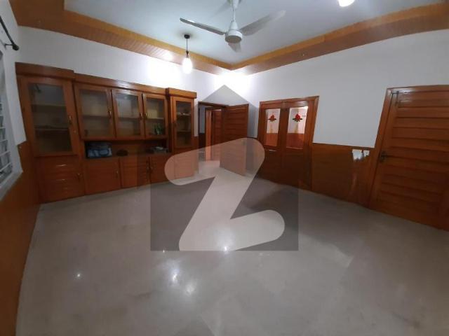 E 11/3: 500 Yards House For Sale, National Police Foundation NPF, 6 Bedrooms, Closed End Street, Calm Location, Price 13 Crores E 11/3