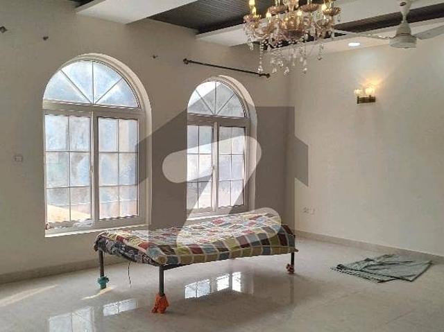 E 11/3 House Sized 20 Marla Is Available