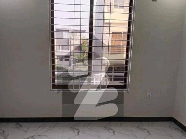 E 11/1 Kanal 3 Storey House For Sale
