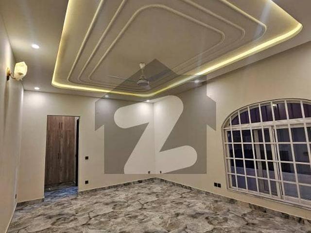 E 11/2 1kanal barand new house available for rent