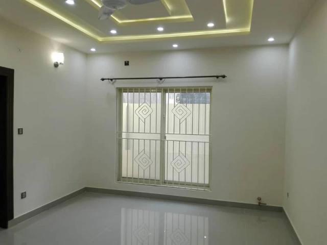 E 11/4 Flat For sale Sized 3600 Square Feet Islamabad E 11 ID 84091