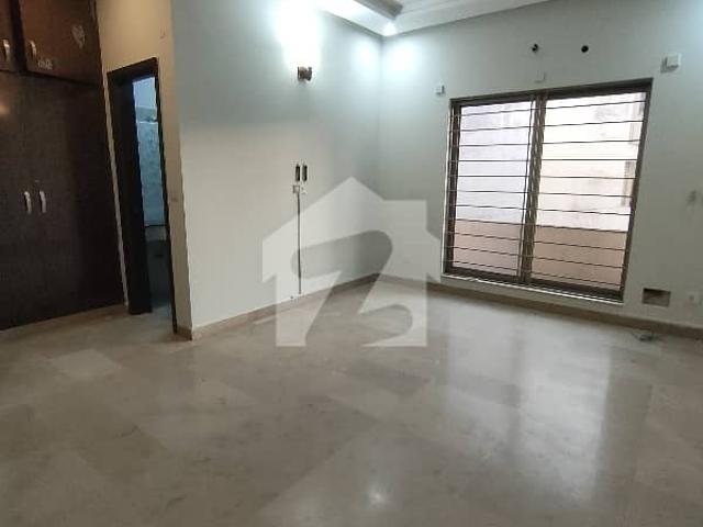 E 11 Mind Blowing Location Main Road What A Outstanding Full House Triple Storey 9 Beds For Rent