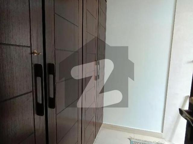E 11 Mind Blowing Location Main Road What A Outstanding Triple Story Full House 12 Beds E 11/4