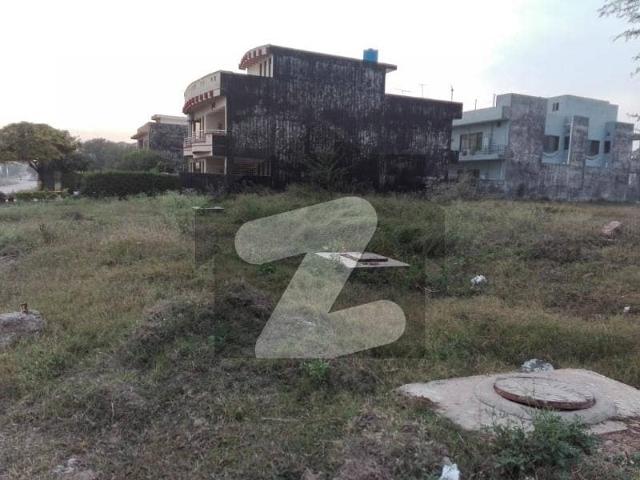 E 11 Northern Strip CDA Transfer Plot Size 50*90 1kanal Excellent Location Demand 10.50 Crore