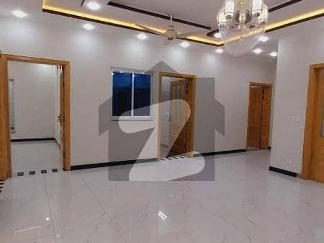 E 11 Beautiful Three Bed Portion For Rent