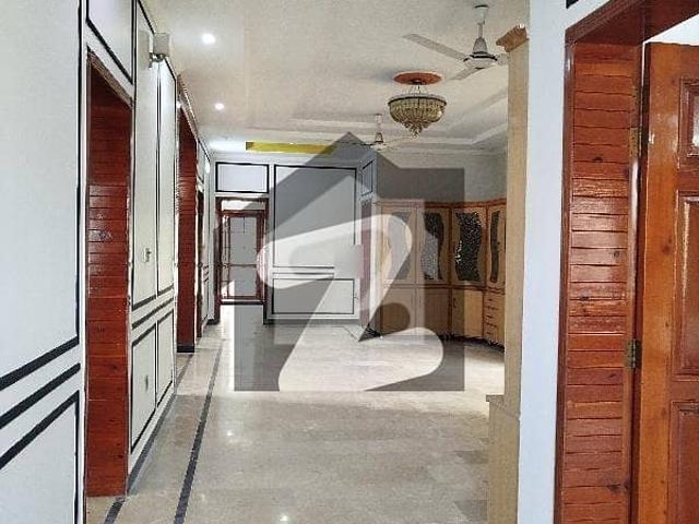 E 11 Beautiful House 16 Marla having 6 Bedrooms Attached Washrooms DD 2Tv Lounge SQ 2 Kitchen Rent 3.70 Lac
